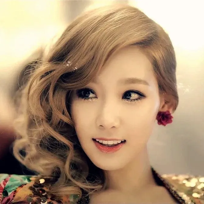 Foto terbaru Taeyeon (Girls' Generation)