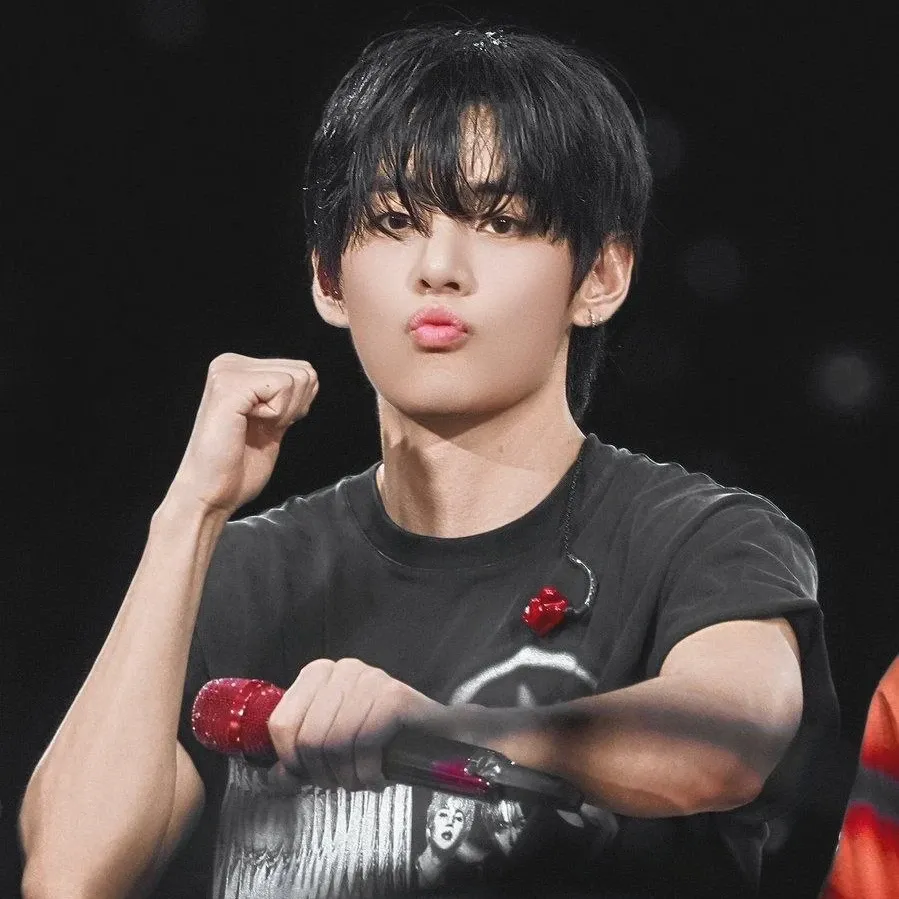 Recent activity shot of V (BTS)