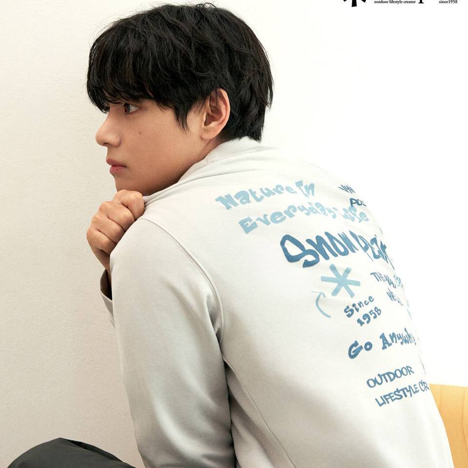 V (防彈少年團)的最新活動照片