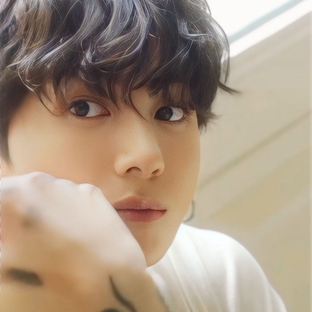 Foto aktivitas terbaru Jungkook (BTS)