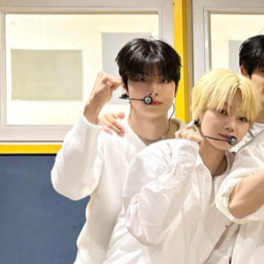 Behind-the-scenes cut of YOUNITE