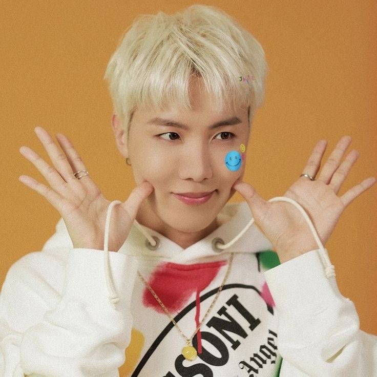 Foto terbaru j-hope (BTS)