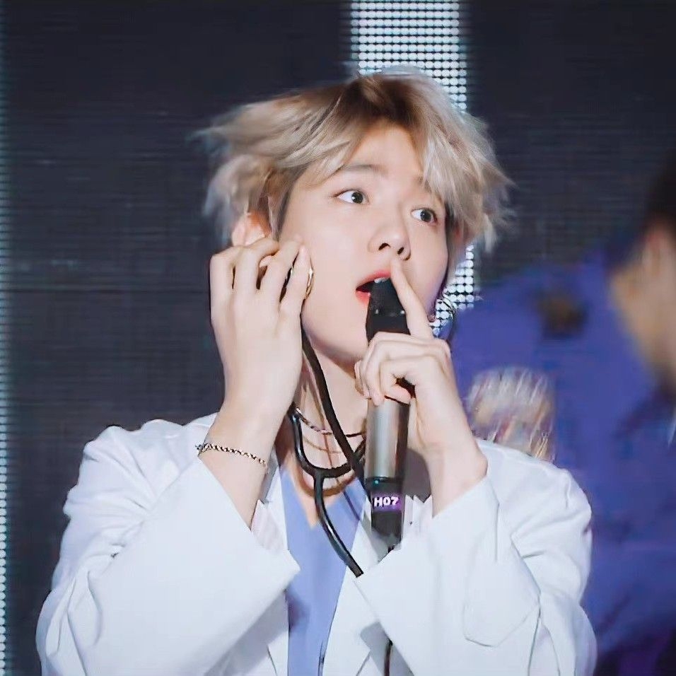 백현 (EXO)의 비하인드 컷