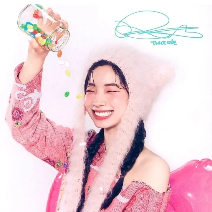 Behind-the-scenes cut of Dahyun (TWICE)