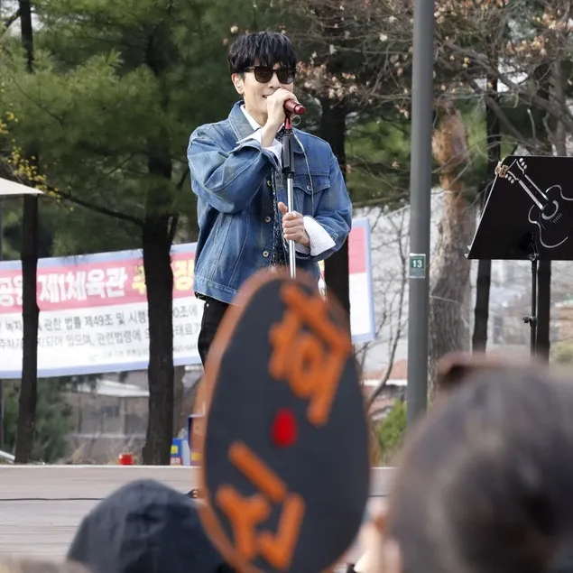 Behind-the-scenes cut of Kim Dongwan (SHINHWA)