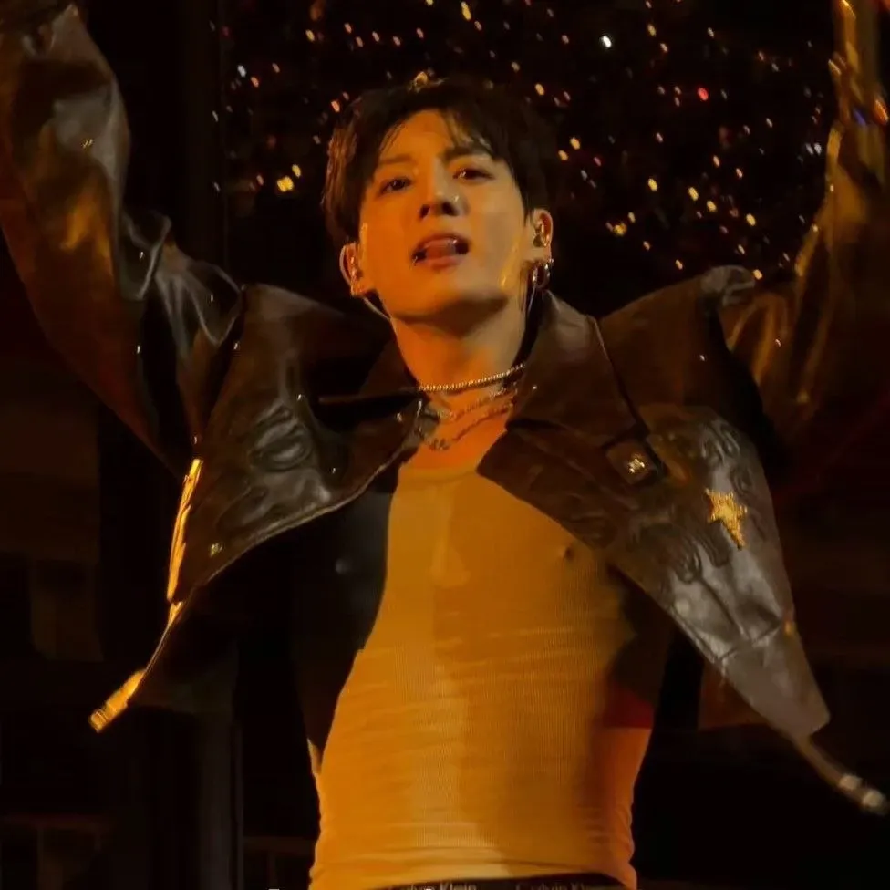 Foto aktivitas terbaru Jungkook (BTS)