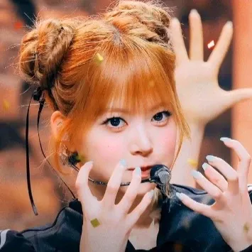 Recent activity shot of Hong Eunchae (LE SSERAFIM)