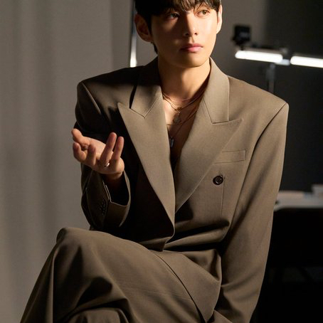 뷔 (방탄소년단)의 비하인드 컷