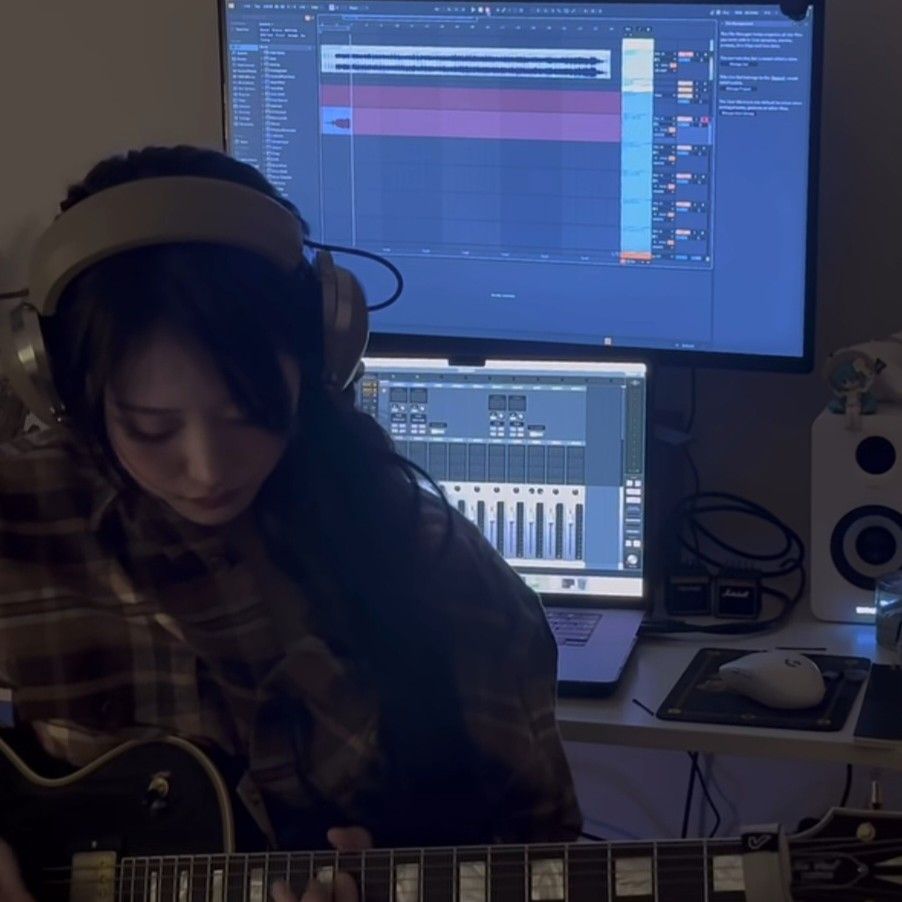 A moment captured by QWER's fan