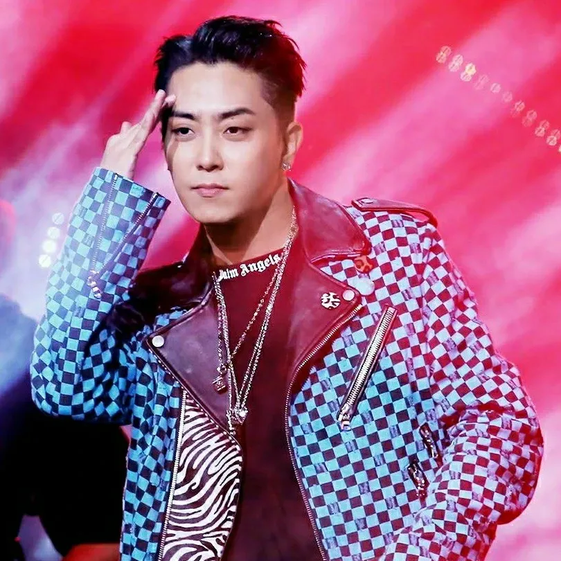 Potret di balik layar Eun Jiwon (SECHSKIES)