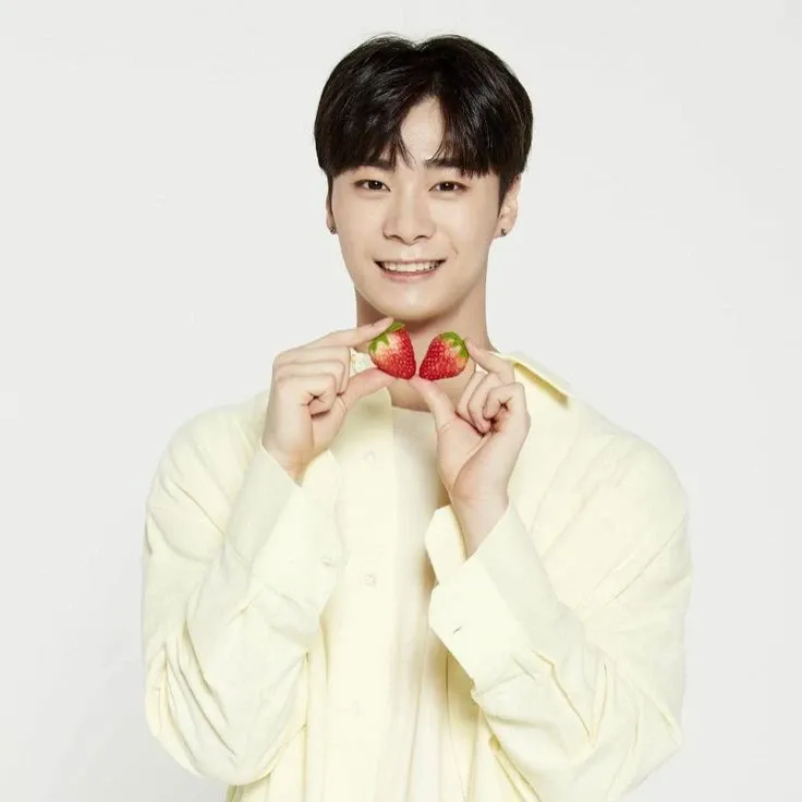 A moment captured by Moonbin (ASTRO)'s fan