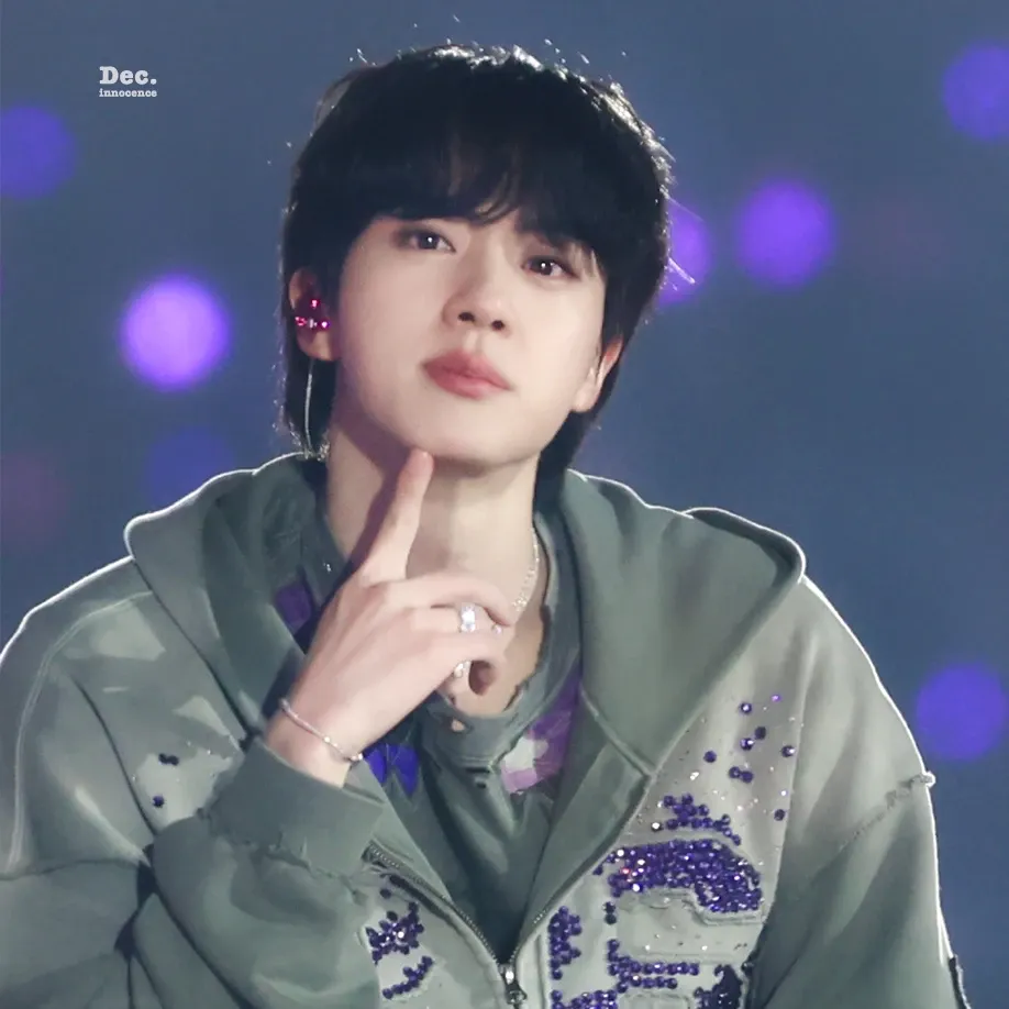 진 (방탄소년단) 최근 활동샷