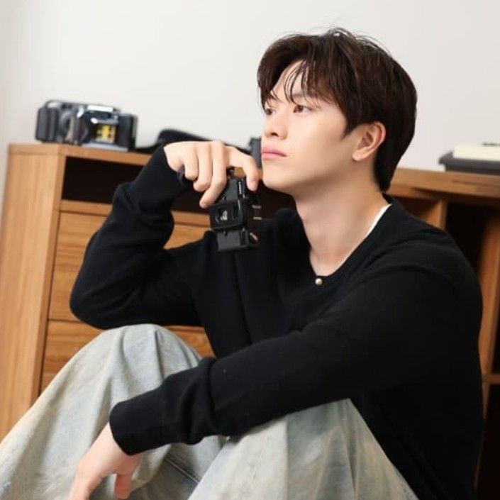 Latest photo of Yook Sungjae (BTOB)