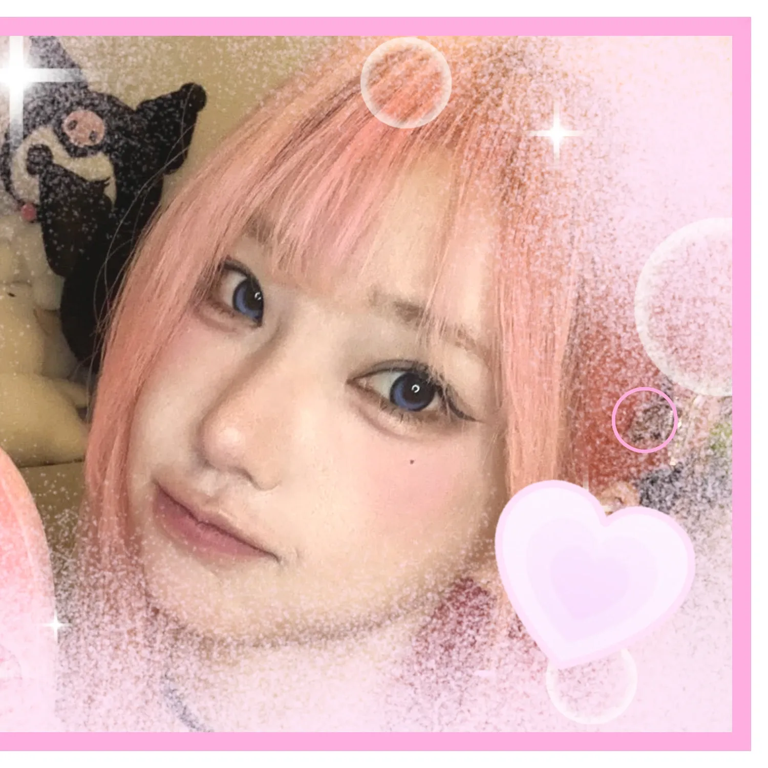 A moment captured by Magenta (QWER)'s fan