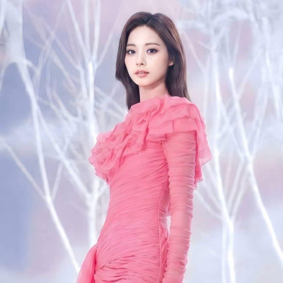 Recent activity shot of Tzuyu (TWICE)