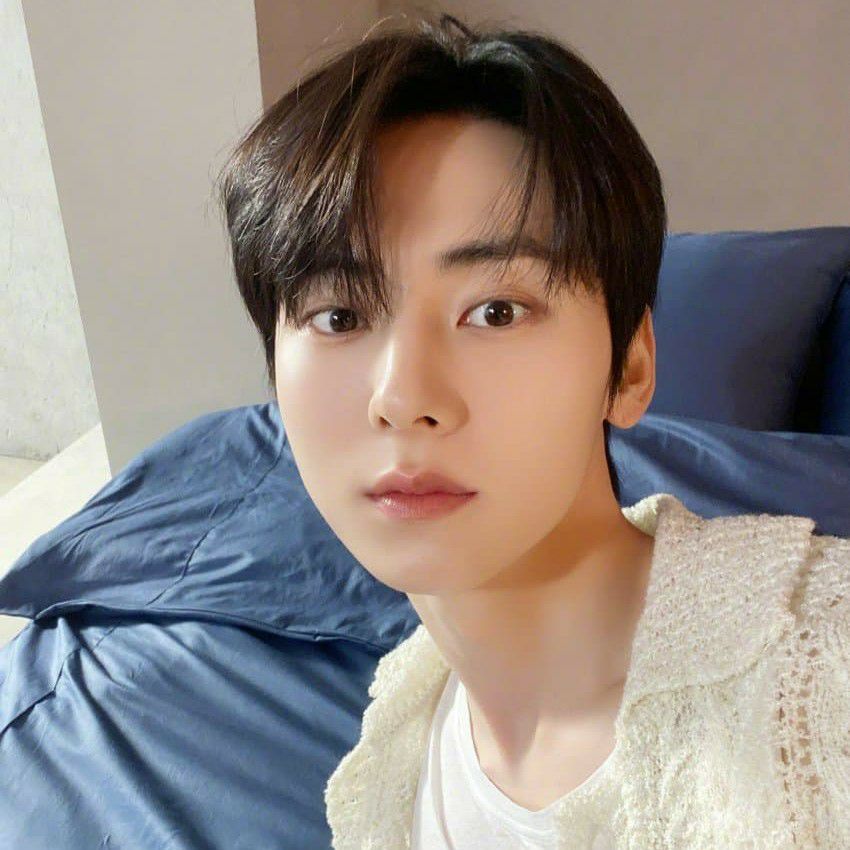 Momen yang diabadikan oleh penggemar Hwang Minhyun