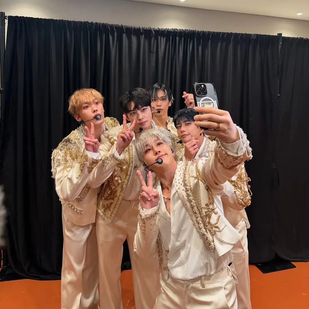 아스트로의 최신 사진