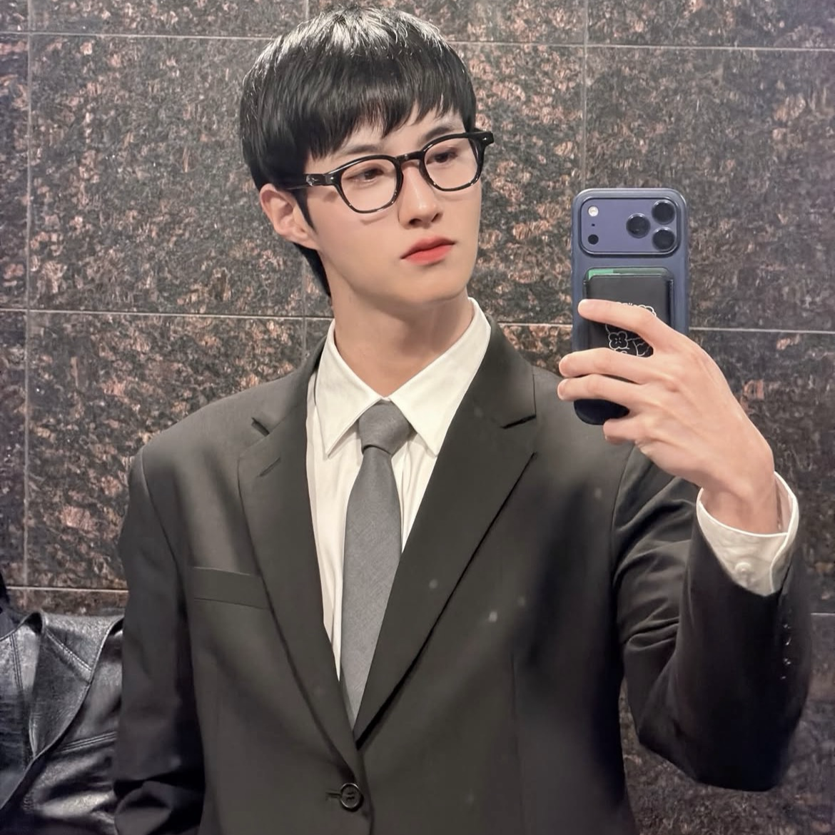 Foto aktivitas terbaru Yeoone (PENTAGON)