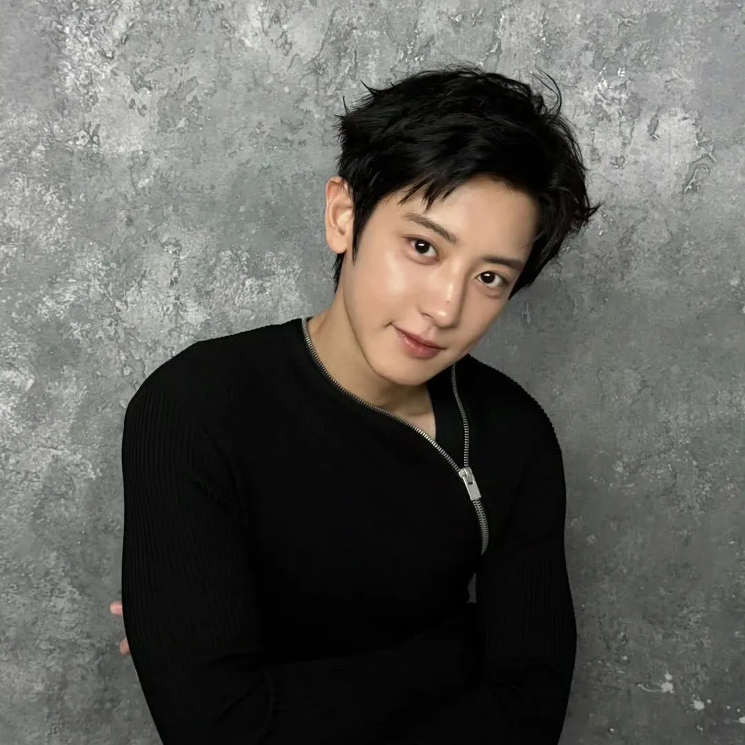 Foto aktivitas terbaru Chanyeol (EXO)