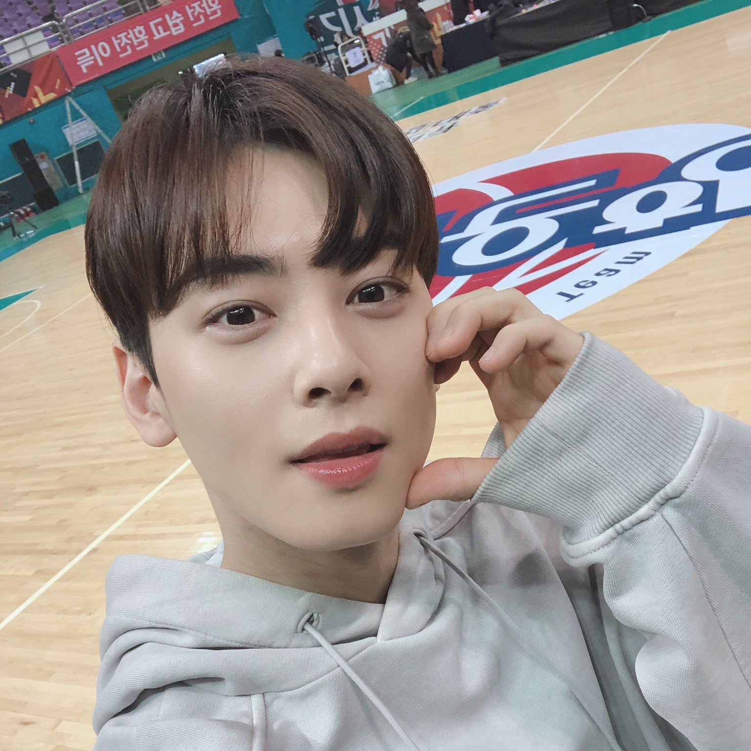 ASTRO的最新活动照片