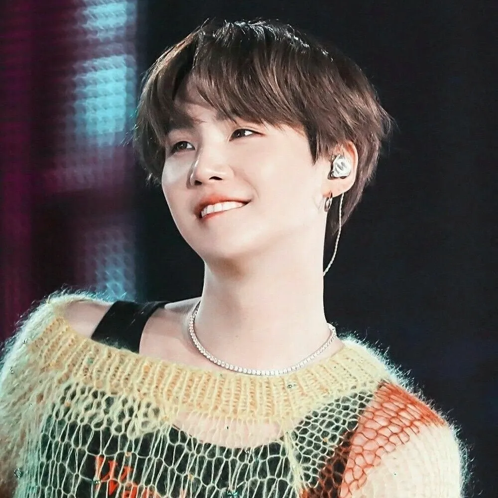 Foto aktivitas terbaru SUGA (BTS)