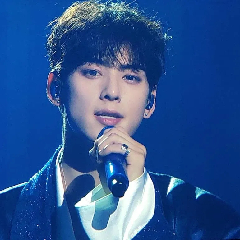 A moment captured by Eunwoo (ASTRO)'s fan