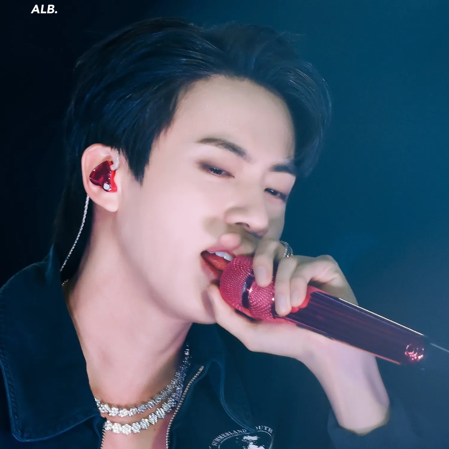 Foto aktivitas terbaru Jin (BTS)