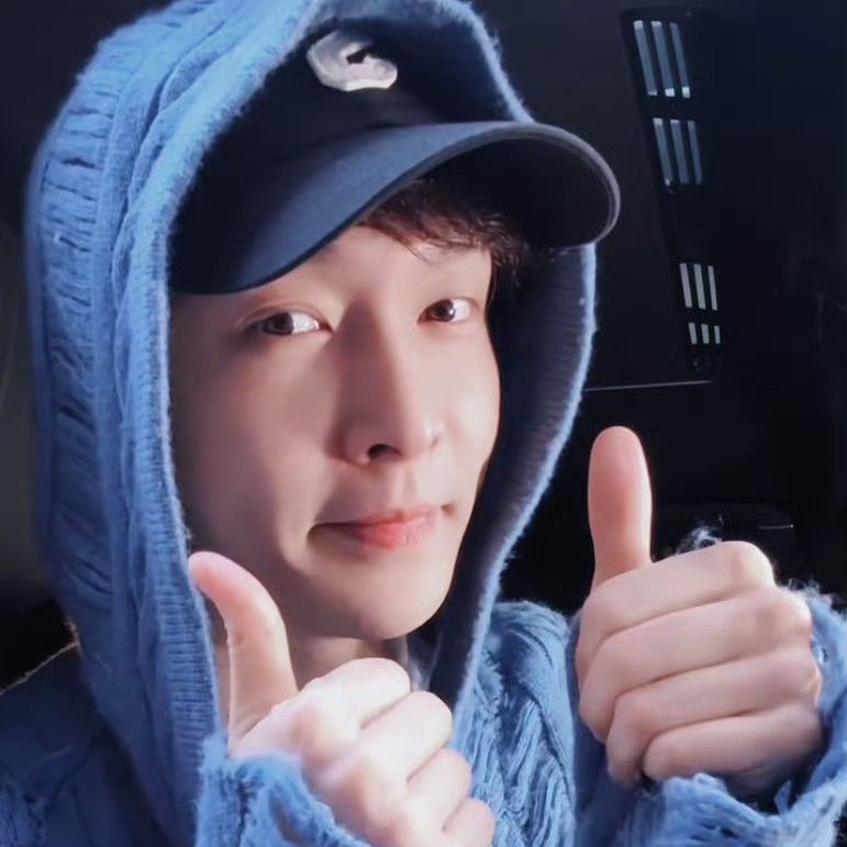 Behind-the-scenes cut of Lay (EXO)