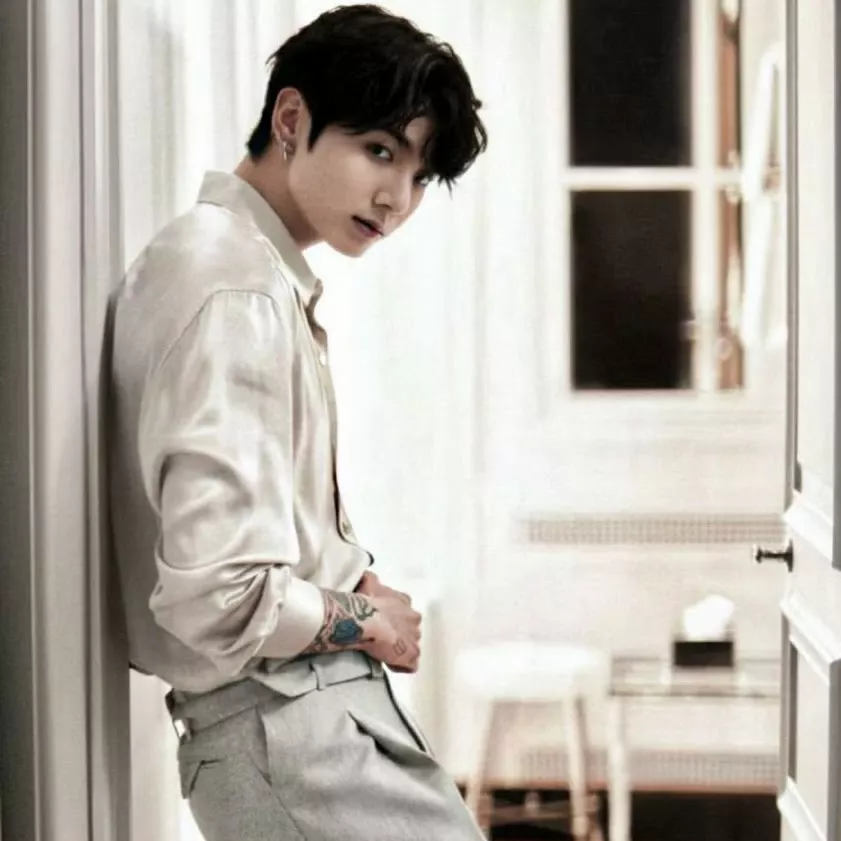 Foto aktivitas terbaru Jungkook (BTS)