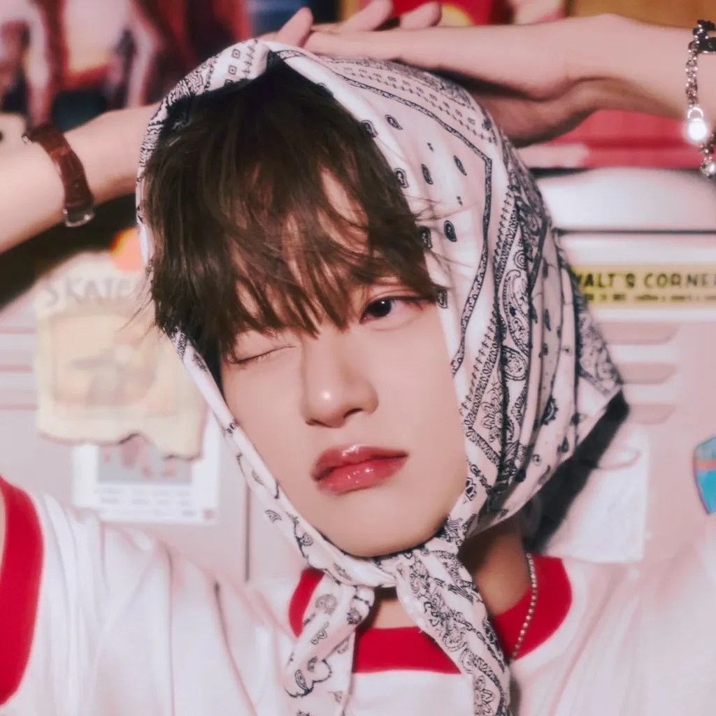 A moment captured by Lee Daehwi (AB6IX)'s fan