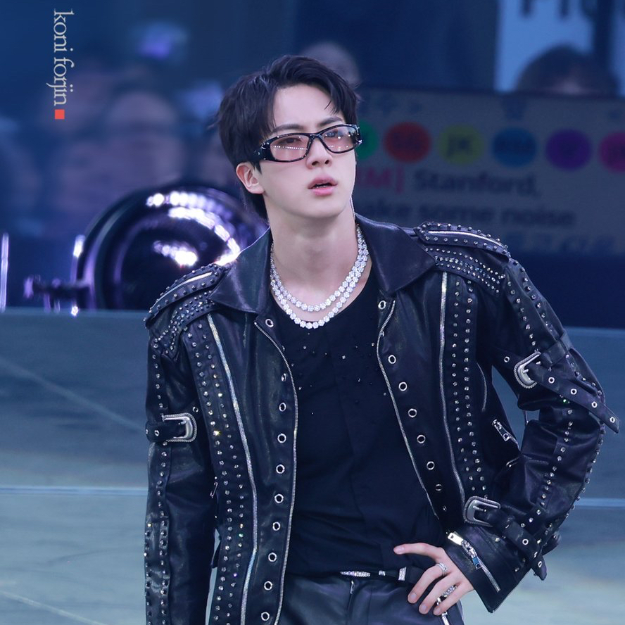 Momen yang diabadikan oleh penggemar Jin (BTS)