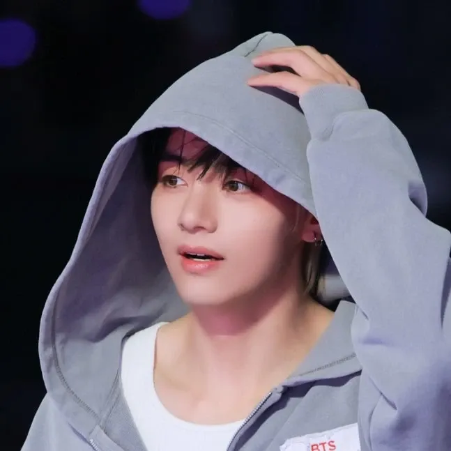 Latest photo of V (BTS)