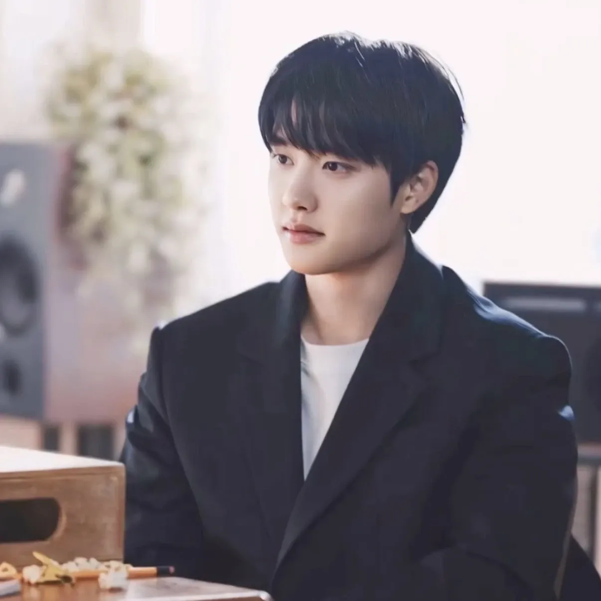 Behind-the-scenes cut of D.O. (EXO)