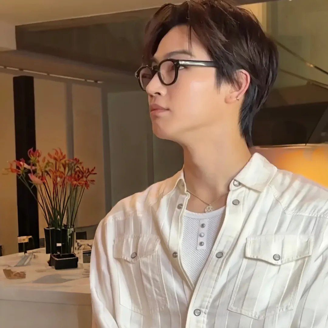 Recent activity shot of JAY B (GOT7)