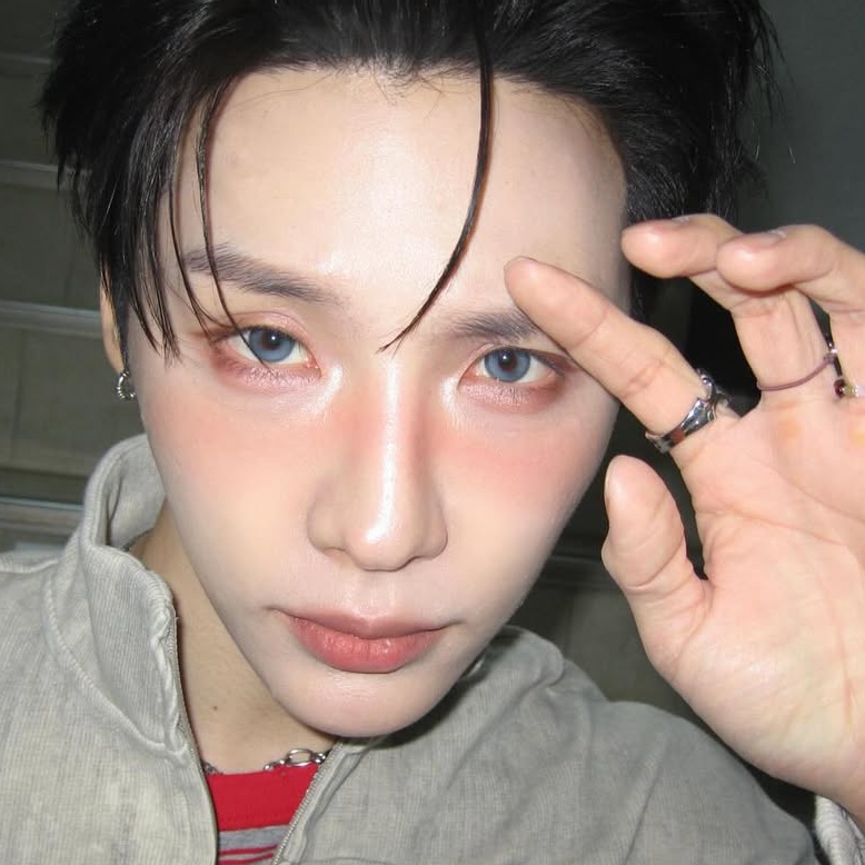 チョン・ウン (AB6IX)の最新写真