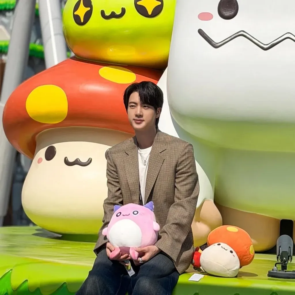 Foto aktivitas terbaru Jin (BTS)