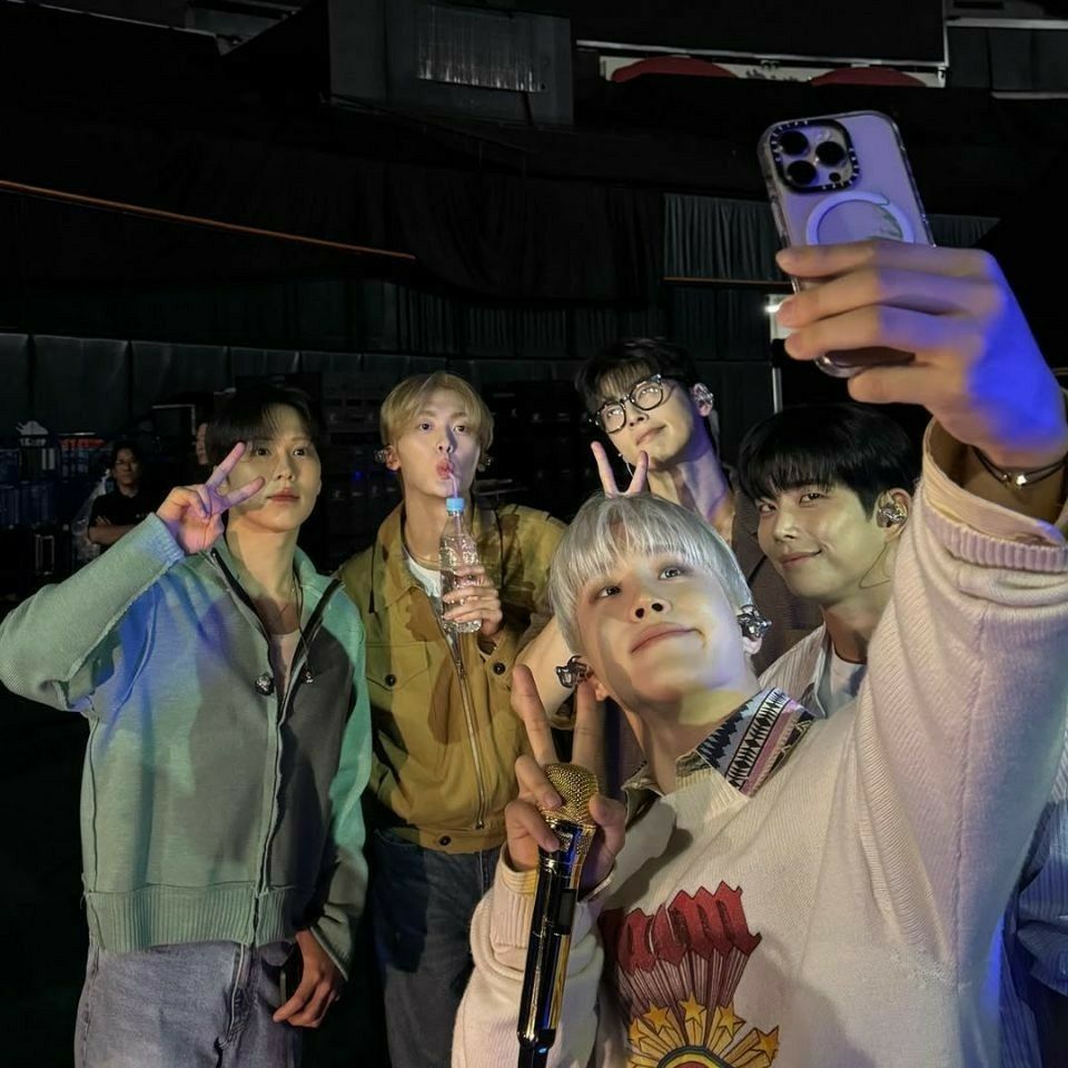 아스트로 최근 활동샷