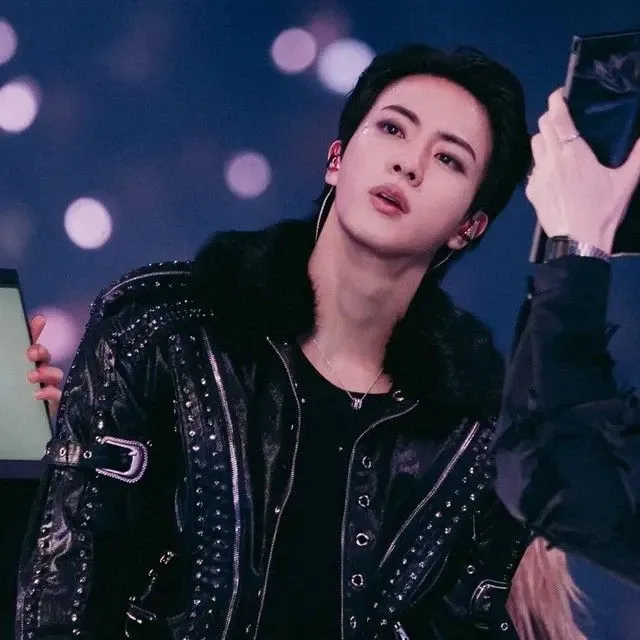 진 (방탄소년단) 최근 활동샷