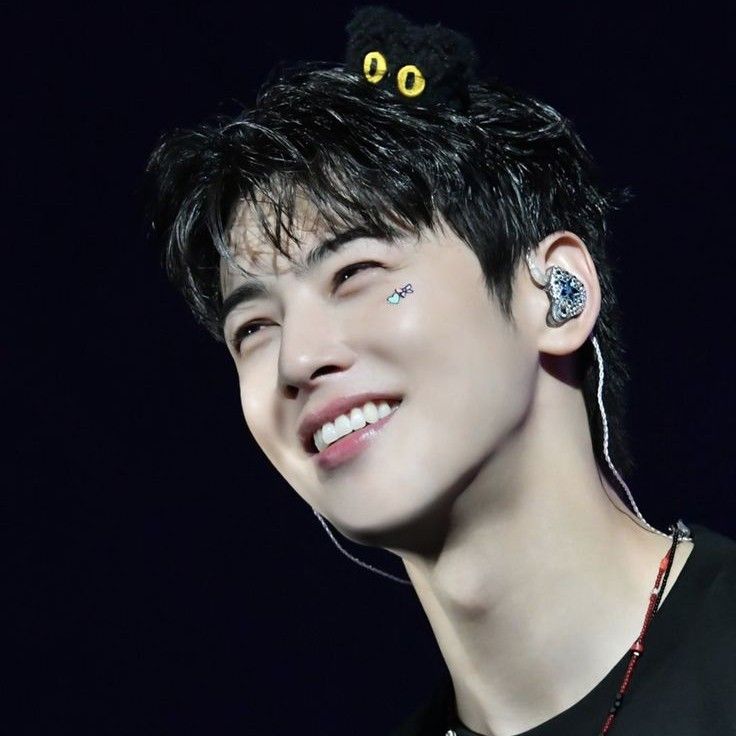 A moment captured by Eunwoo (ASTRO)'s fan