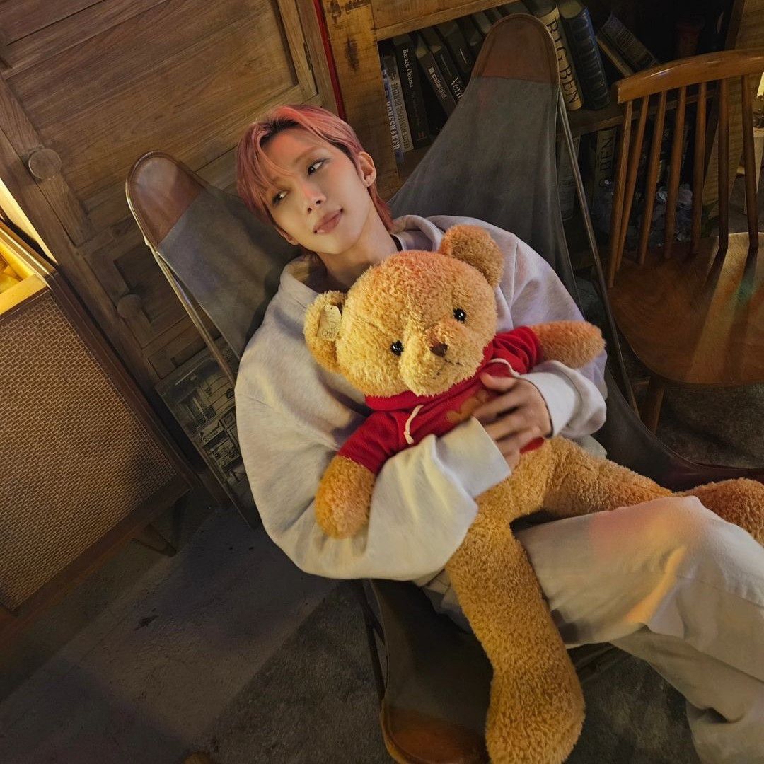 Latest photo of Hui (PENTAGON)