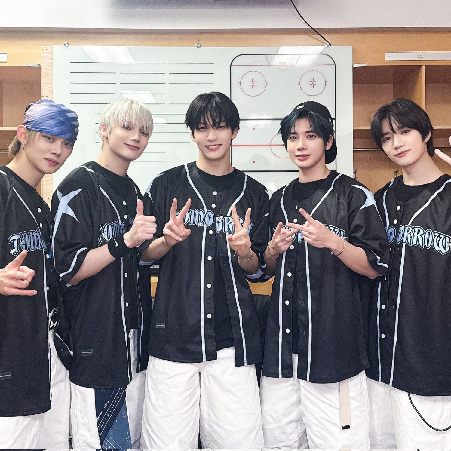 Today’s hot picks from the 투모로우바이투게더 community