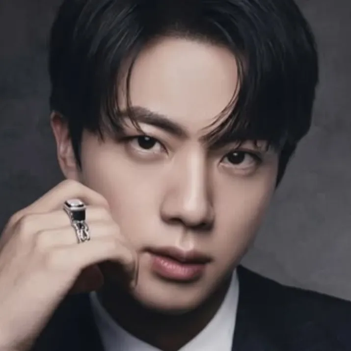 Foto aktivitas terbaru Jin (BTS)