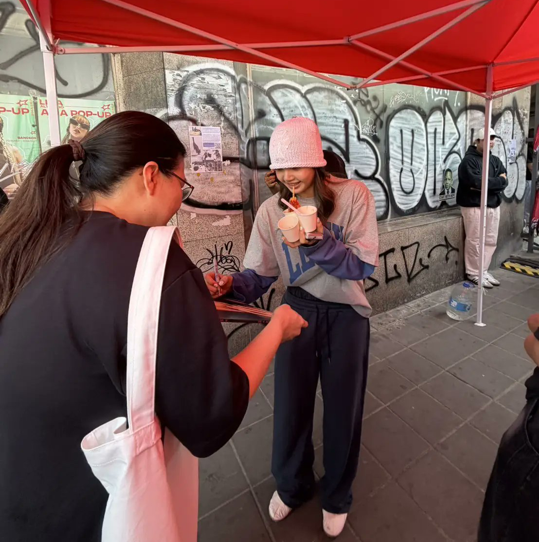 Foto aktivitas terbaru Lisa (BLACKPINK)