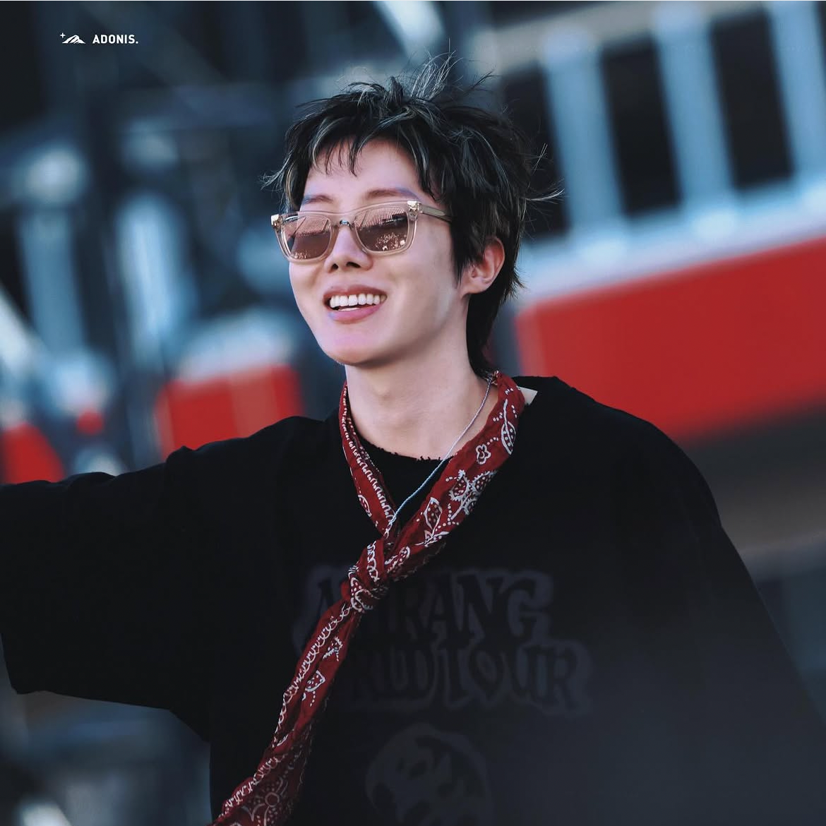 Foto aktivitas terbaru j-hope (BTS)