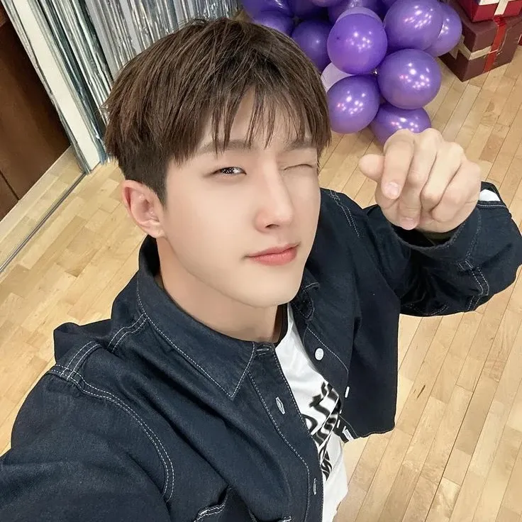 A moment captured by Jinjin (ASTRO)'s fan