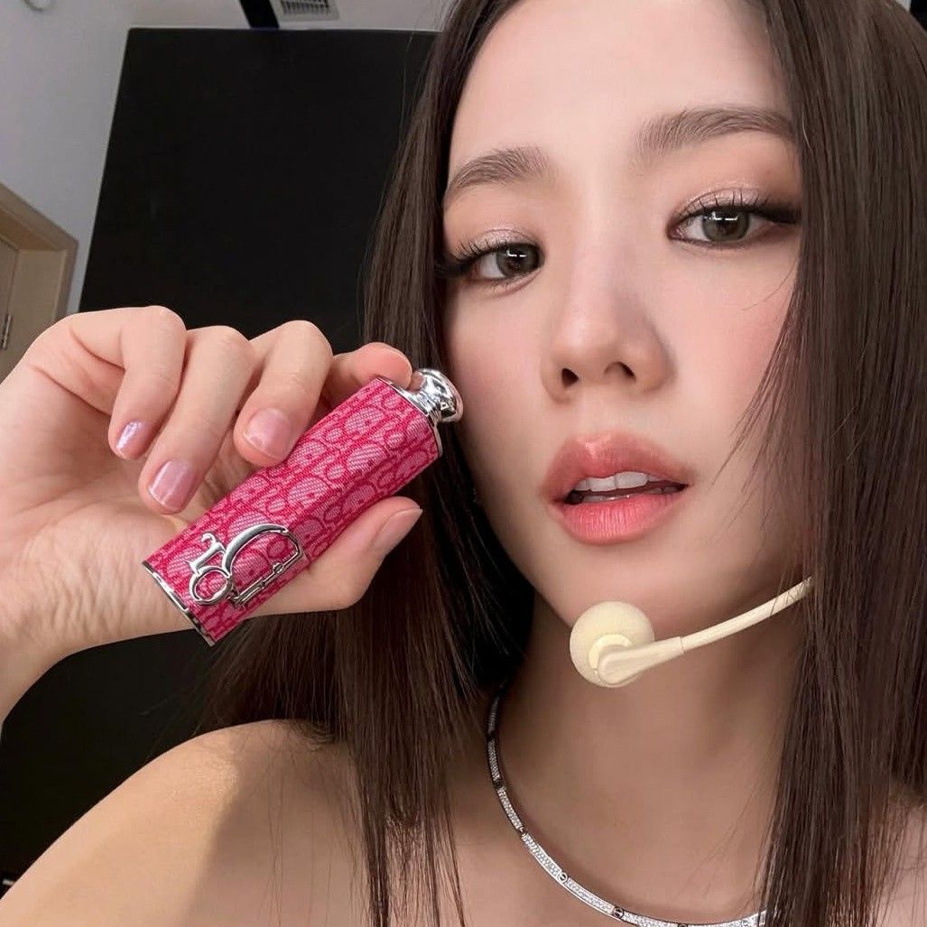 Foto aktivitas terbaru Jisoo (BLACKPINK)