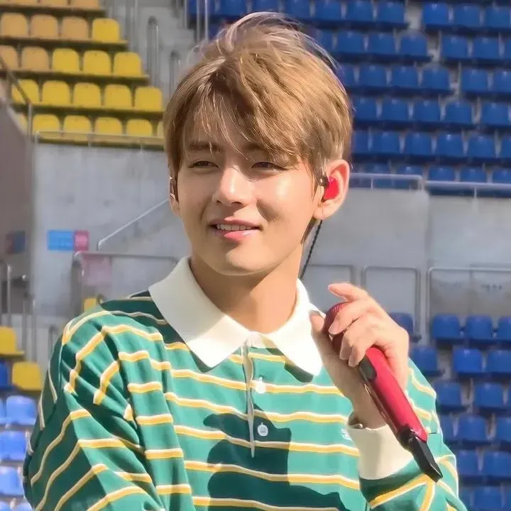 뷔 (방탄소년단) 최근 활동샷