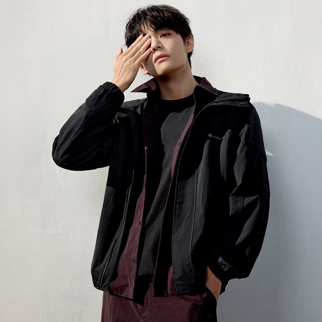 뷔 (방탄소년단)의 최신 사진