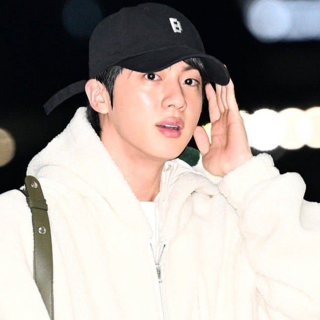Foto aktivitas terbaru Jin (BTS)