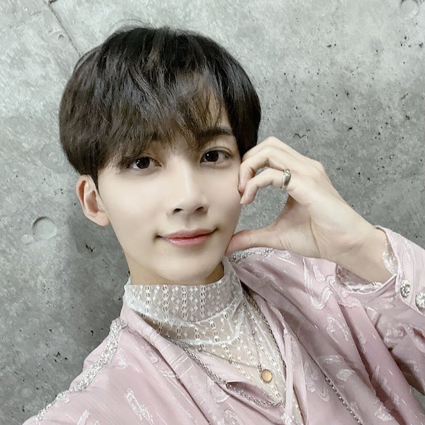 Latest photo of Jeonghan (SEVENTEEN)